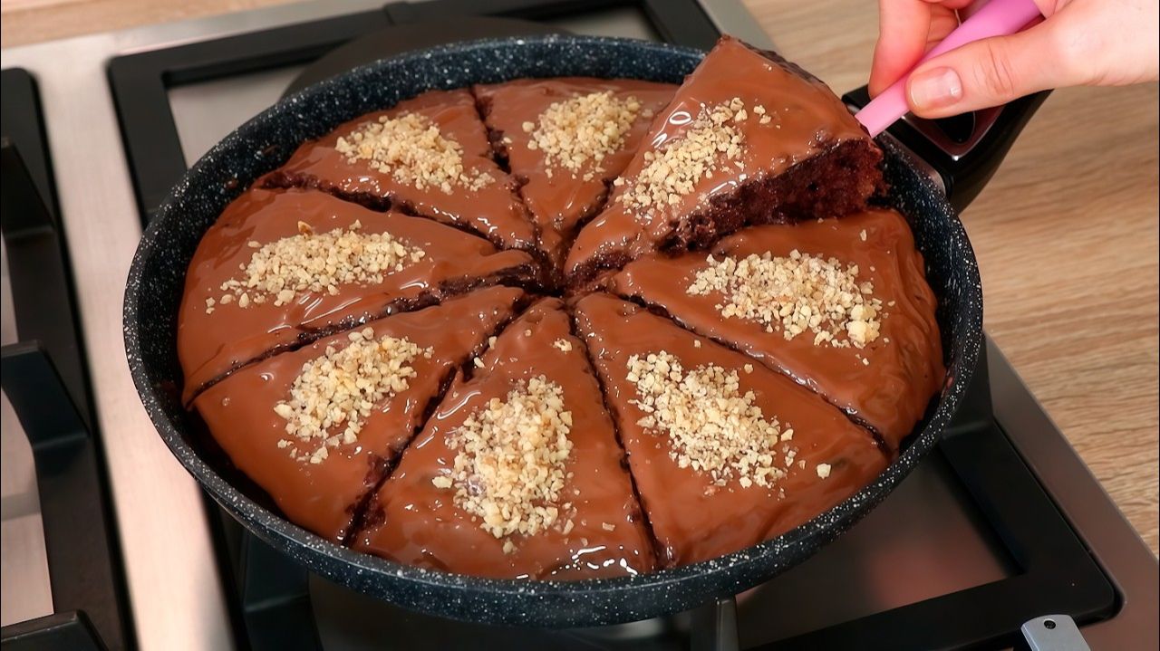 Готовим очень вкусный Шоколадный Торт на Сковороде. Замес и выпечка теста в Сковороде.