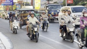 Просто проезжающие машинки и мотики, Камбоджа, Пномпень,минута-сорок, 2026