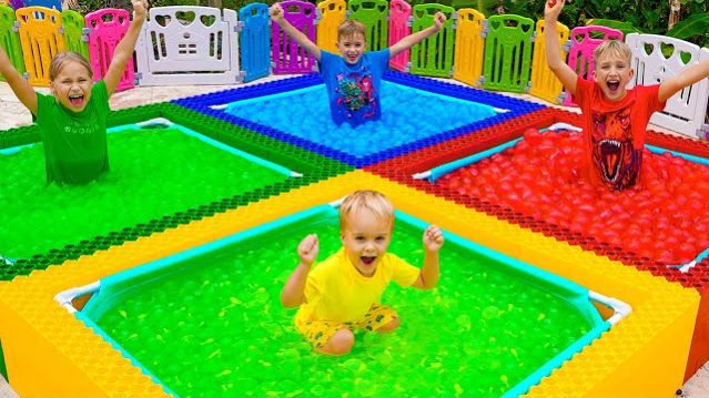 Влад и Ники - Четырёхцветные шарики с водой!