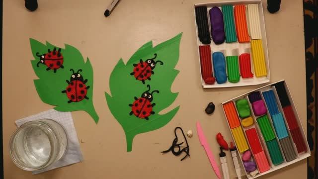 БОЖЬЯ КОРОВКА! Лепка ИЗ ПЛАСТИЛИНА! Поделки своими руками!