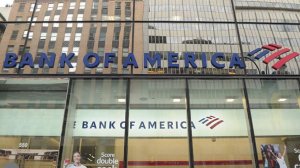 В Париже задержали мужчину за попытку нападения на отделение американского банка