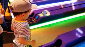 Эрик и Марк играют на детской площадке, часть 7