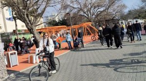 Анапа. Сегодня прям пахнуло летом! Тепло и много людей на набережной! 28 марта 2026.