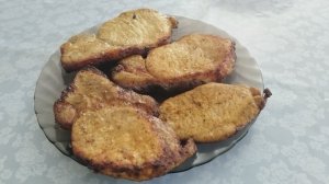 Мясо в аэрогриле нежное и вкусное. Чебупели на сковороде показываю как защипываю тесто.