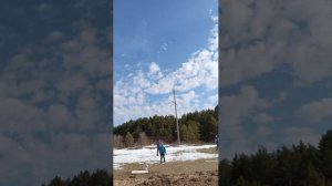 выполняя задание на улице