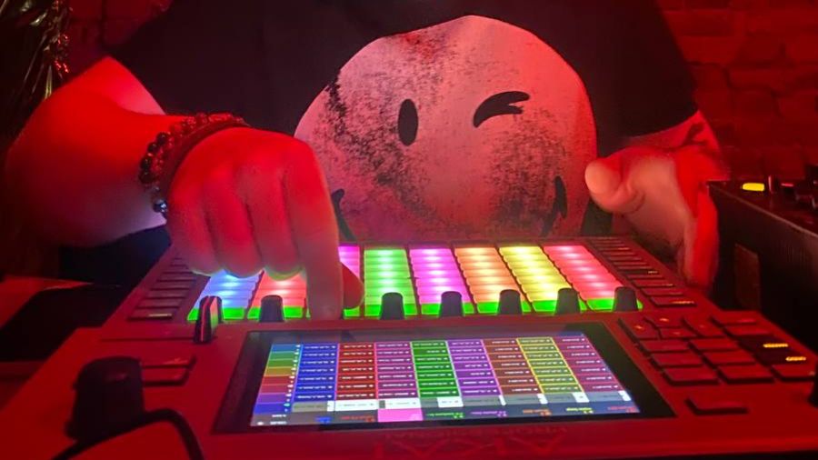 AKAI Force Techno Live