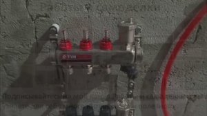 Делаем водяной тёплый пол . Прикрутил колектор к стене .