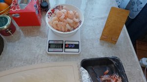 Готовлю спагетти с креветками, взвешиваю и считаю