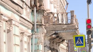 В Ярославле у недобросовестного собственника через суд пытаются изъять Дом с атлантами