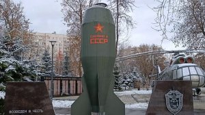 Сквер героя ВОВ в Москве.