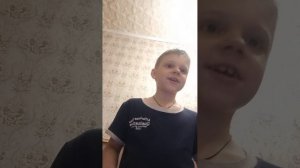 играю на синтезаторе (не судите строго я только учусь)