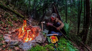 Строим укрытие, ГОТОВИМ НА ОТКРЫТОМ ОГНЕ под проливным ДОЖДЕМ!