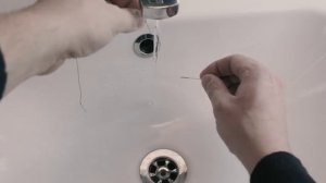 Как вдеть нитку в иголку с помощью воды