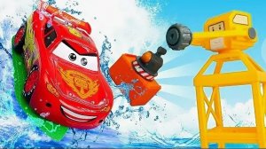 МУЛЬТИКИ ПРО МАШИНКИ 🚗 МОЛНИЯ МАКВИН И СУПЕРГОНЩИКИ. В ПРИСТОНЕ НАСТОЯЩАЯ БИТВА ТИТАНОВ АСФАЛЬТА