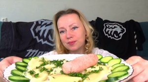 Мукбанг быстрый вареники с картошкой, сосиска. Еда вкуснота.
