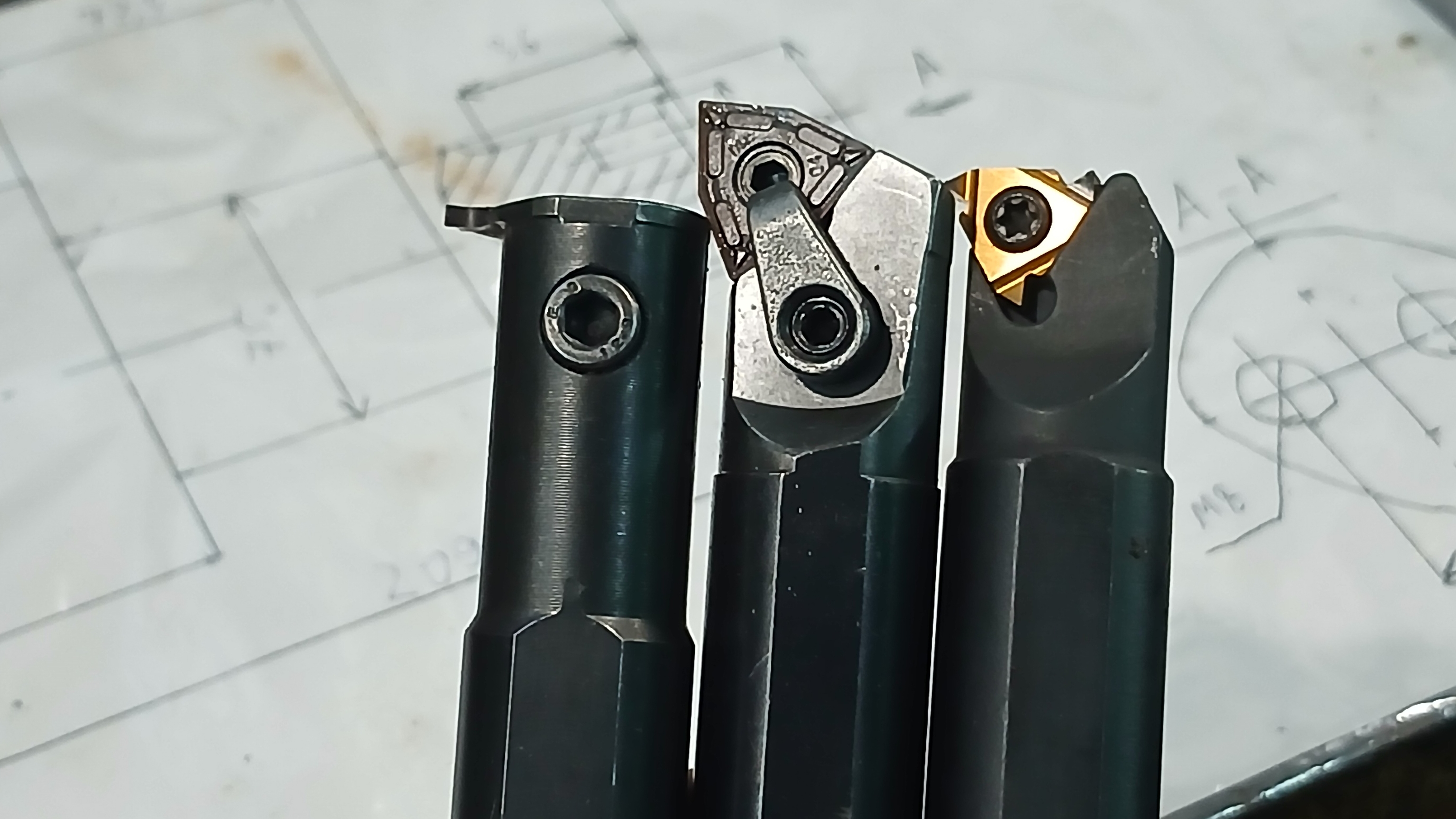 Токарные резцы