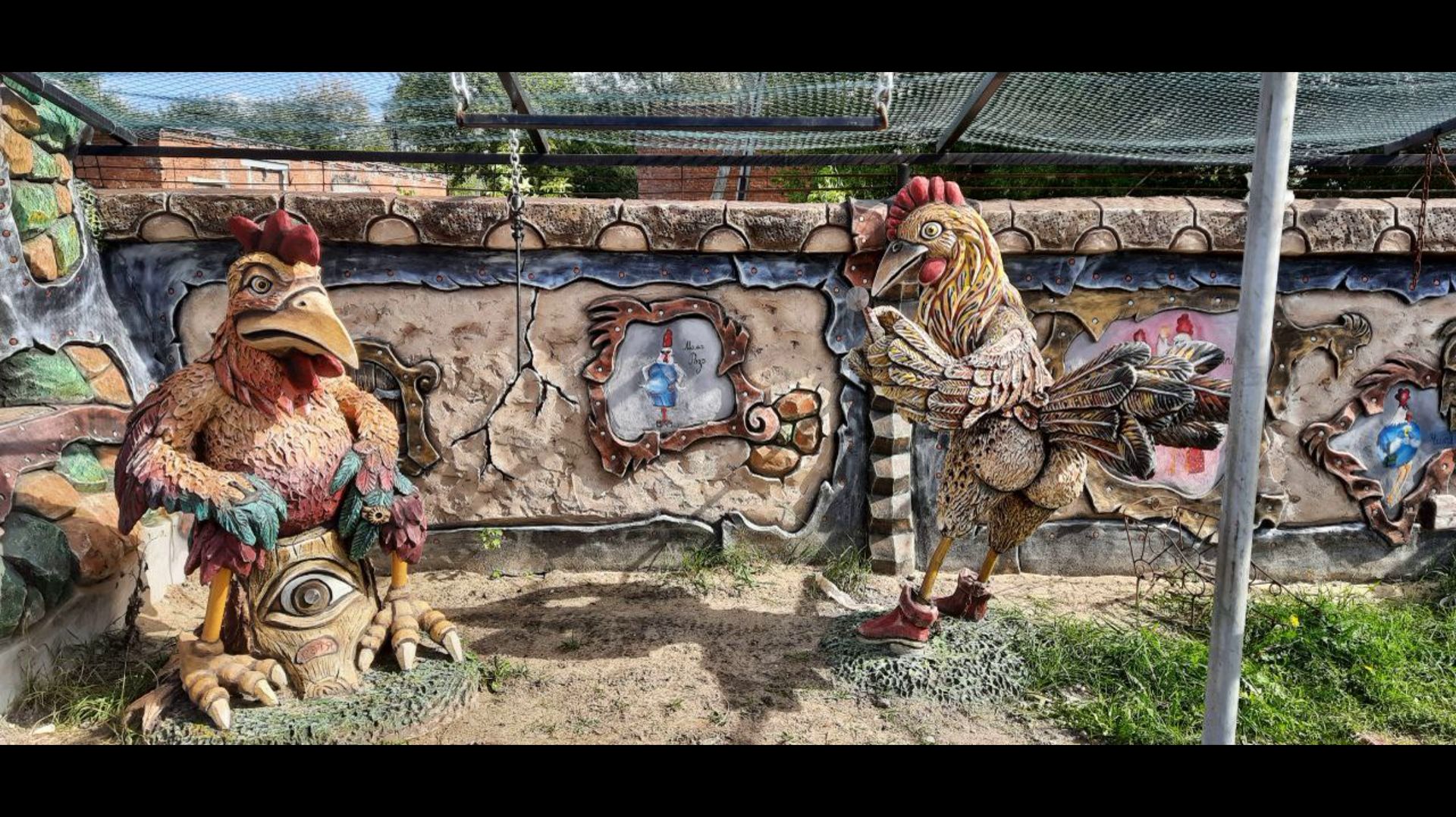 курятник на  даче оформление из  арт бетона.