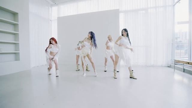 LE SSERAFIM “Smart”