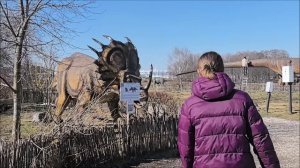 Динопарк в городе Минск, Беларусь, движущиеся фигуры динозавров
