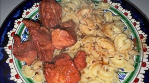 Томленое мясо - простой и сытный обед.