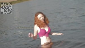 Девушка на песке