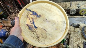 Блюдо 333 мм диаметром. Непонятная древесина, шпальт.