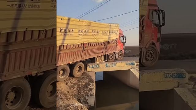 Truck Fail Compilation【E39】--Top Dangerous Moments Of Truck Driving，feel Sad For Trucks!