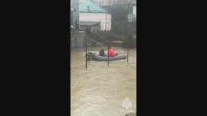 Спецтехника ликвидирует последствия потопа в Махачкале