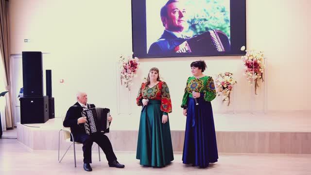 Песня "А где мне взять такую песню?". Поют Юлия Гажева и Полина Стельмах.