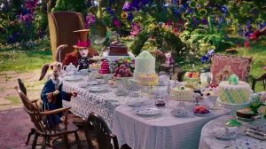 Алиса в Зазеркалье трейлер с режиссёром