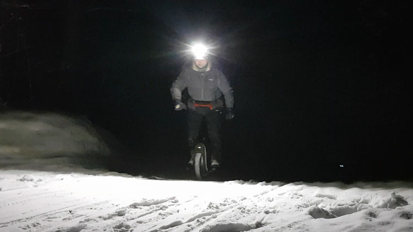 Моноколесо. 15 км зимой по ночному лесу.