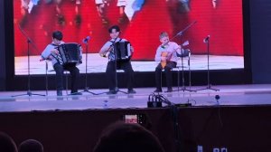 Ишемгужин А. (баян), Ишемгужин Ф. (баян) , Малышев Г. (балалайка). Преподаватель: Никлеца Т.А.