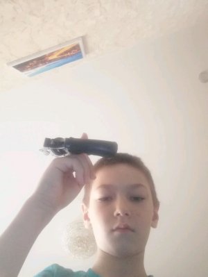 Кручу револьвер на одном пальце всю трансляцию и разговариваю с вами