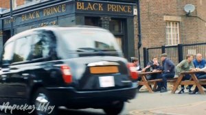 ПОЧЕМУ ОН ВСЕГДА В КОСТЮМЕ И С ЗОНТОМ - КРАТКИЙ ПЕРЕСКАЗ ФИЛЬМА