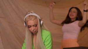 🅱🅴🅻🅻🅰 🅺🆁🅸  🎧  𝕃𝕚𝕧𝕖