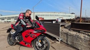 Обзор QJMotor SRK 921 RR vs SUZUKI GSX-S 1000