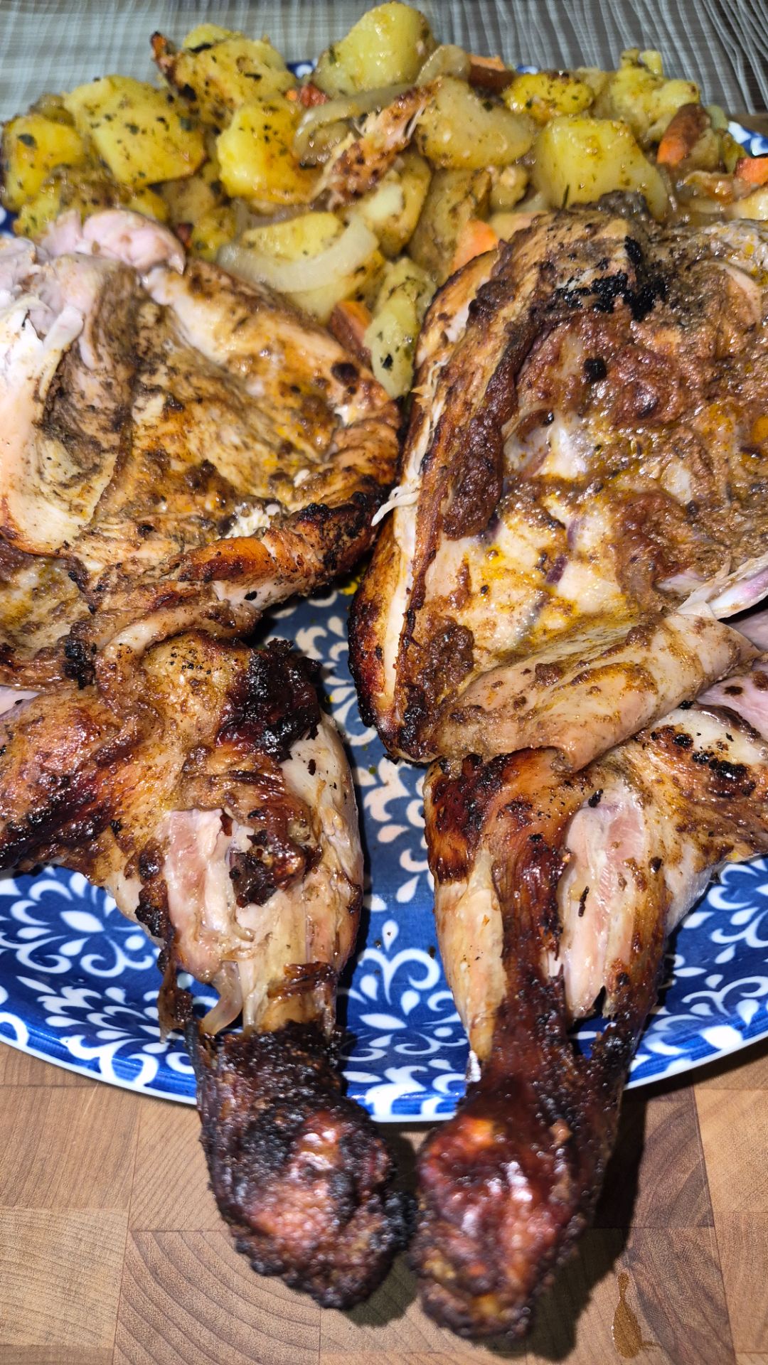 Курица приготовленная в тандыре.