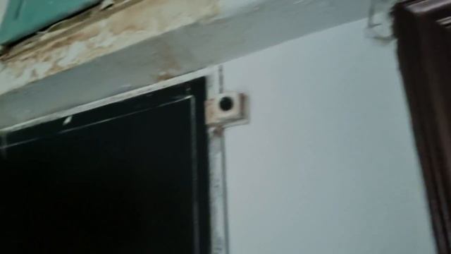 Второй подъезд, 5 этаж, лестничная площадка, крыша протекает