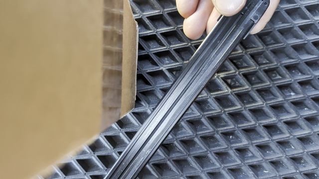 Замена резинок на бескаркасных дворниках Belgee X50