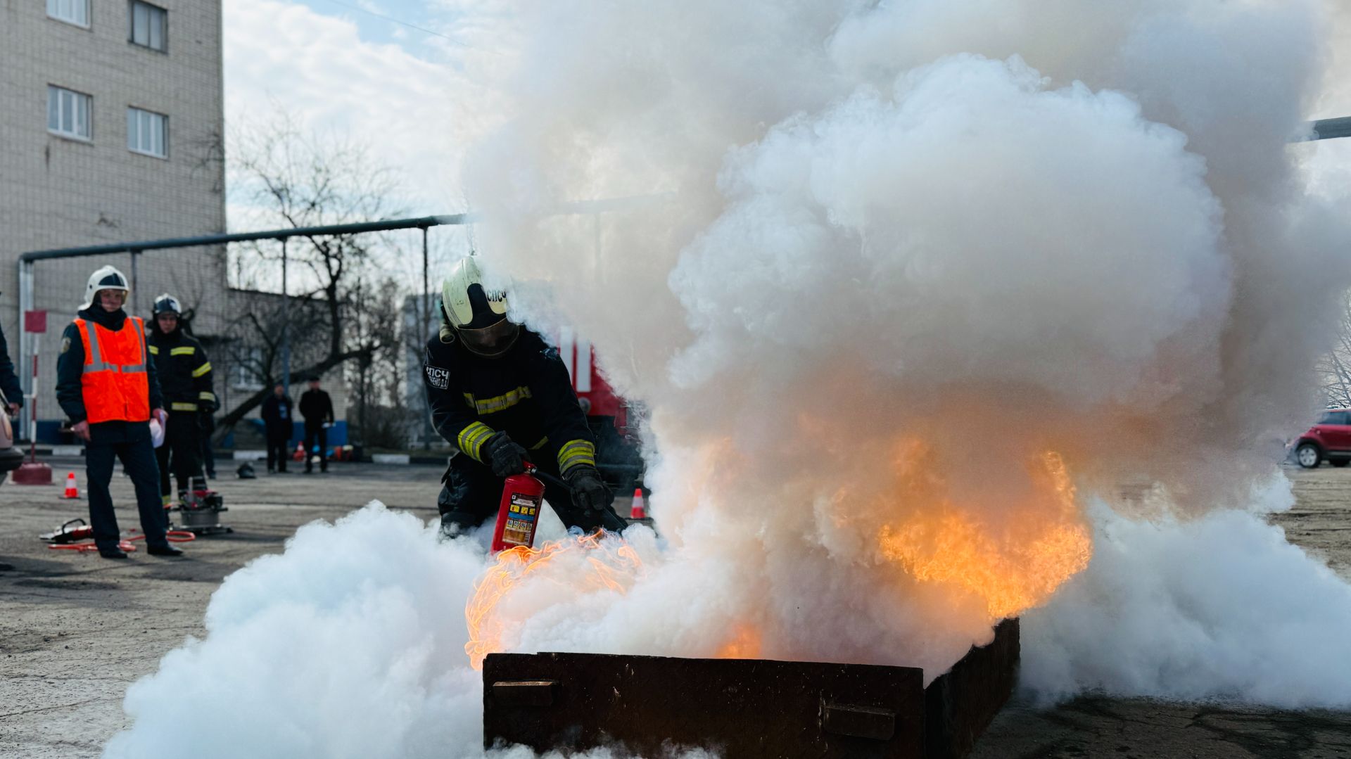В Старом Осколе спасатели соревновались в ликвидации последствий ДТП