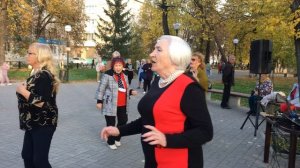 Ольга Танцы у фонтана и не только Поет Валерий Байнов