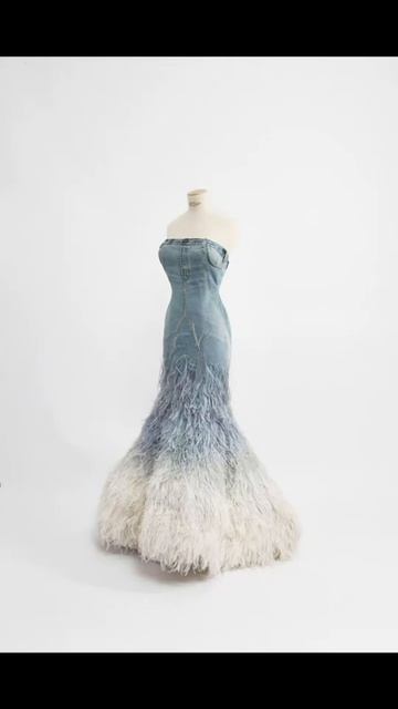 Джинсовое платье Жана-Поля Готье из архивной коллекции 1999 года