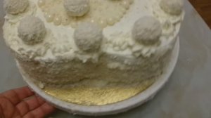 Потрясающе вкусный торт Рафаэлло. Испекла  себе на день рождения. Рецепт в самом видео..