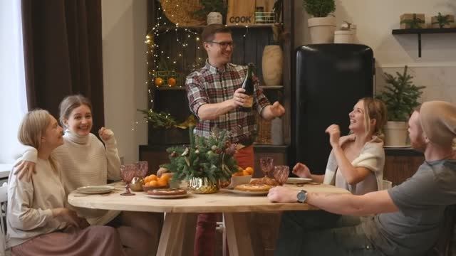 Живёт страна ( авторская)