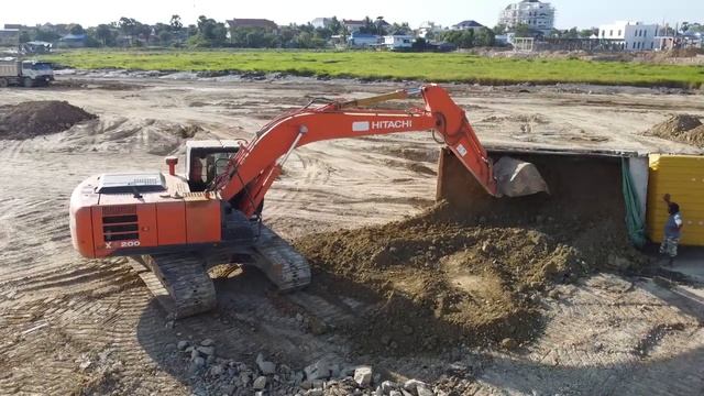 Unbelievable!! How Can It Be Fail On That Way,25T Dump Truck Fail Recovery By HITACHI Excavator смотреть онлайн