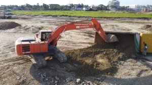 Unbelievable!! How Can It Be Fail On That Way,25T Dump Truck Fail Recovery By HITACHI Excavator