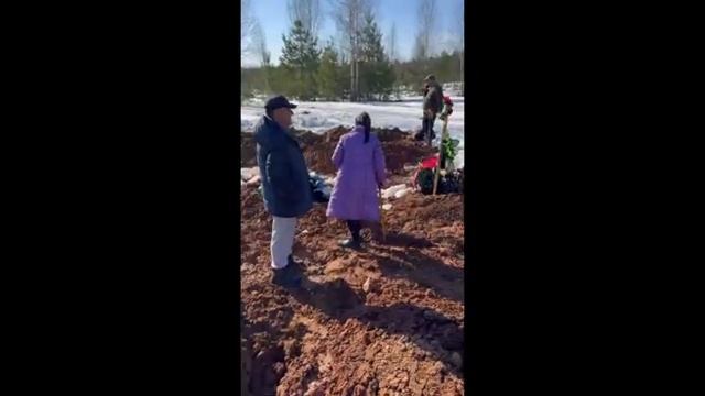 Дмитрий Серов/ Привезли маму Василия на кладбища