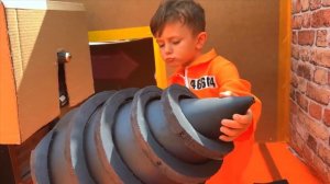 Весёлое приключение в самолёте для дете!