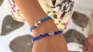 Настя узнает новую информацию и учится с помощью интернета [get.gt]