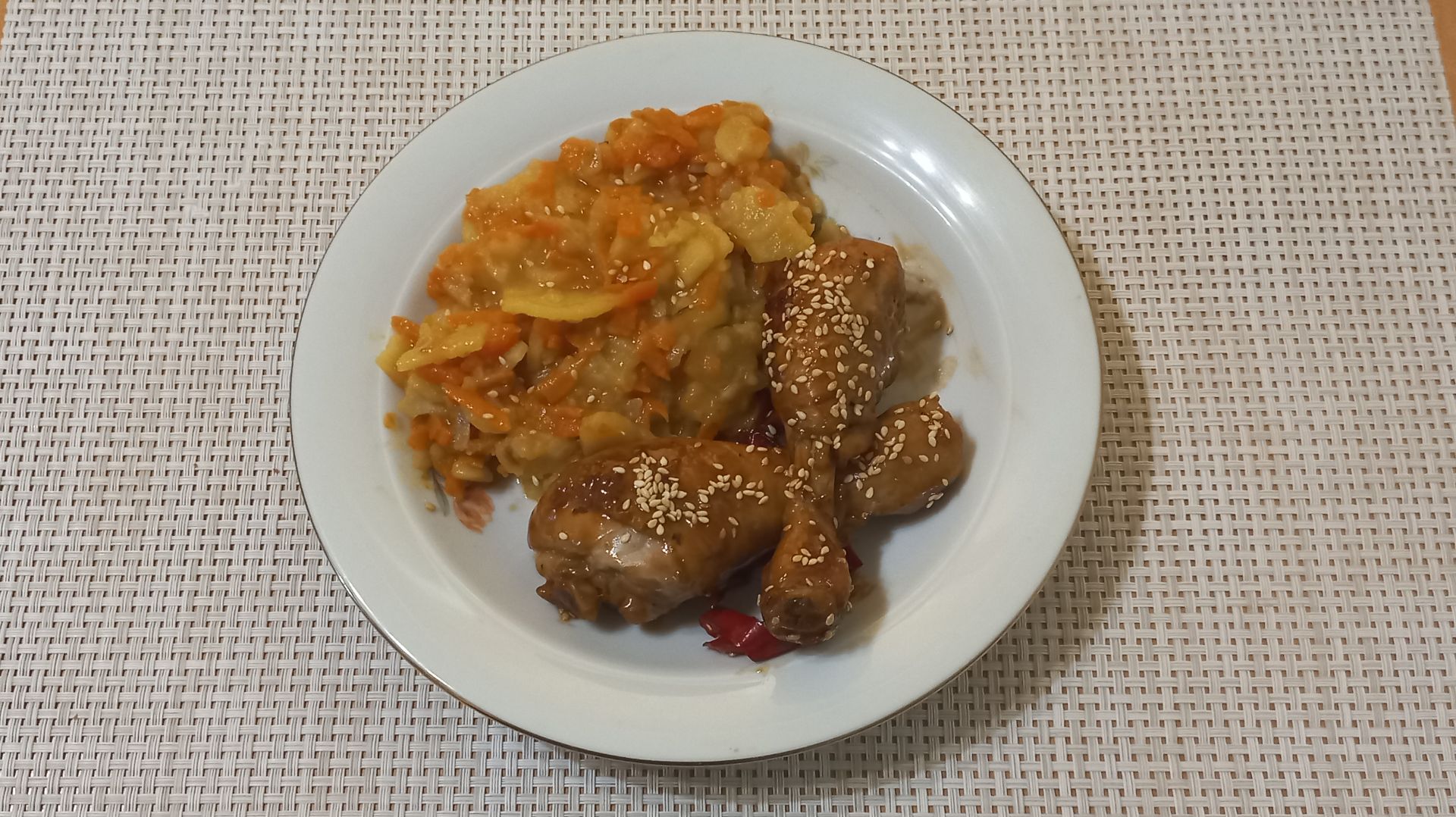 Новости из кухни. Тушеный картофель и куриная голень с соусом терияки